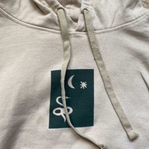 Green and Cream hoodie - Picture 2 of 6